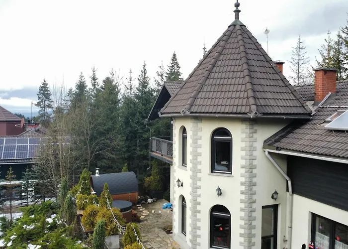 Villa Falsztyn Holiday Home